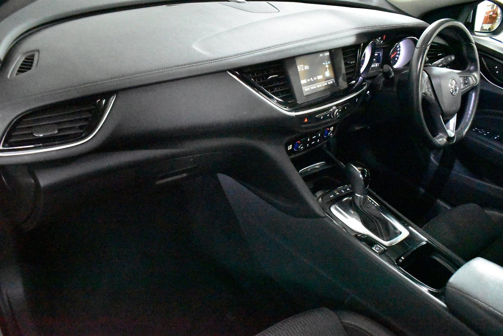 2018 Holden Commodore RS — photo 6