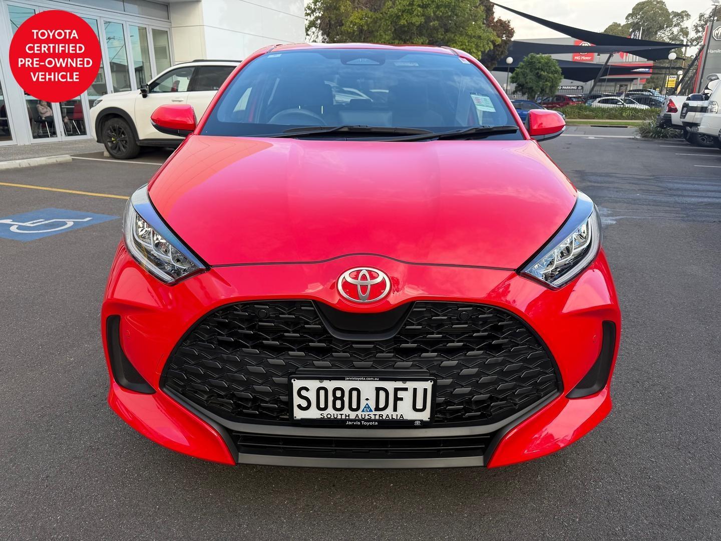 2025 Toyota Yaris SX Hybrid — photo 2