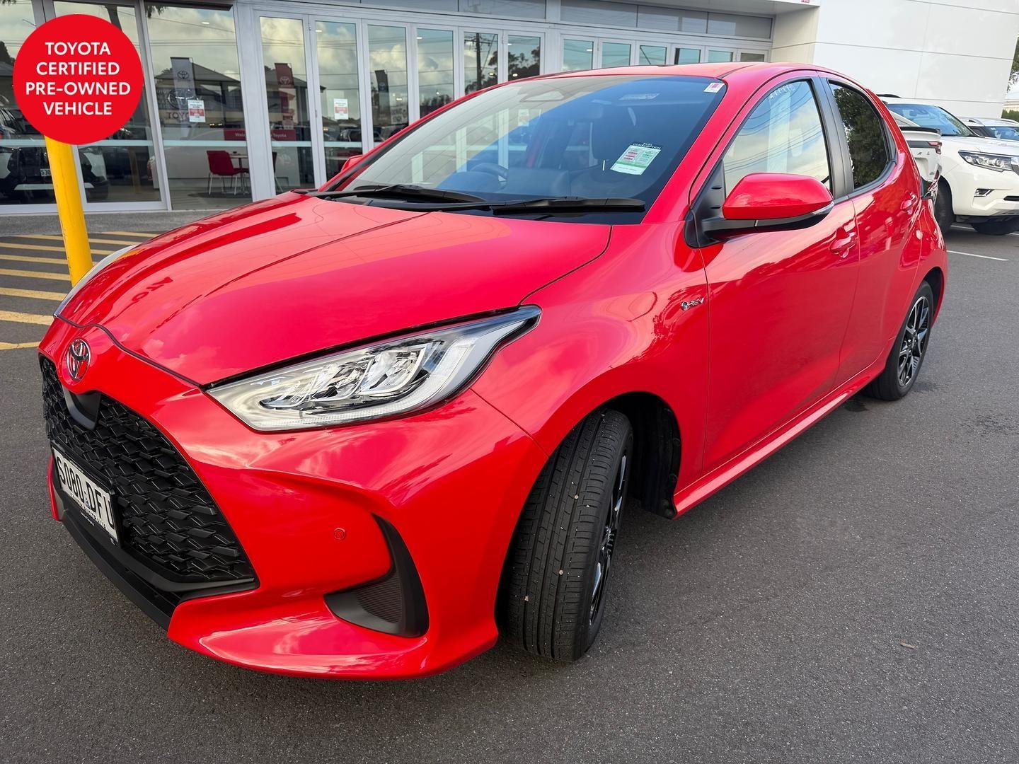 2025 Toyota Yaris SX Hybrid — photo 3