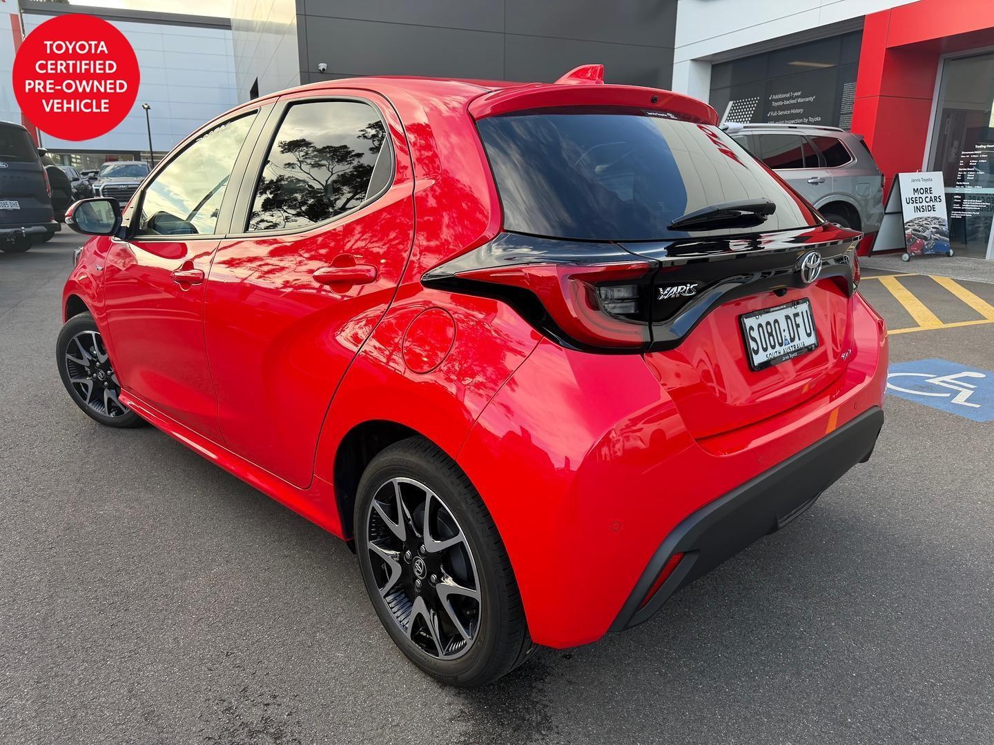 2025 Toyota Yaris SX Hybrid — photo 4