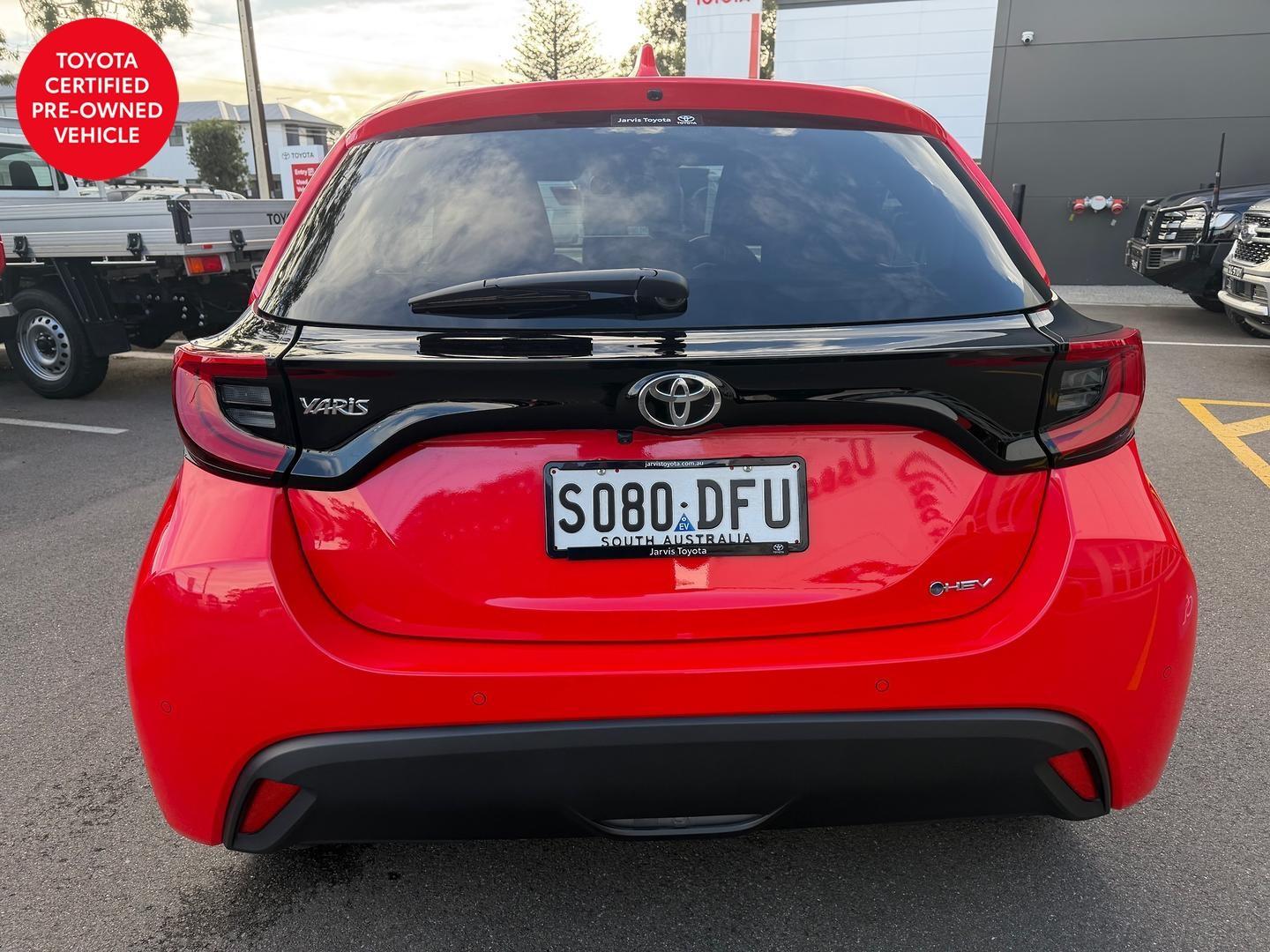 2025 Toyota Yaris SX Hybrid — photo 5