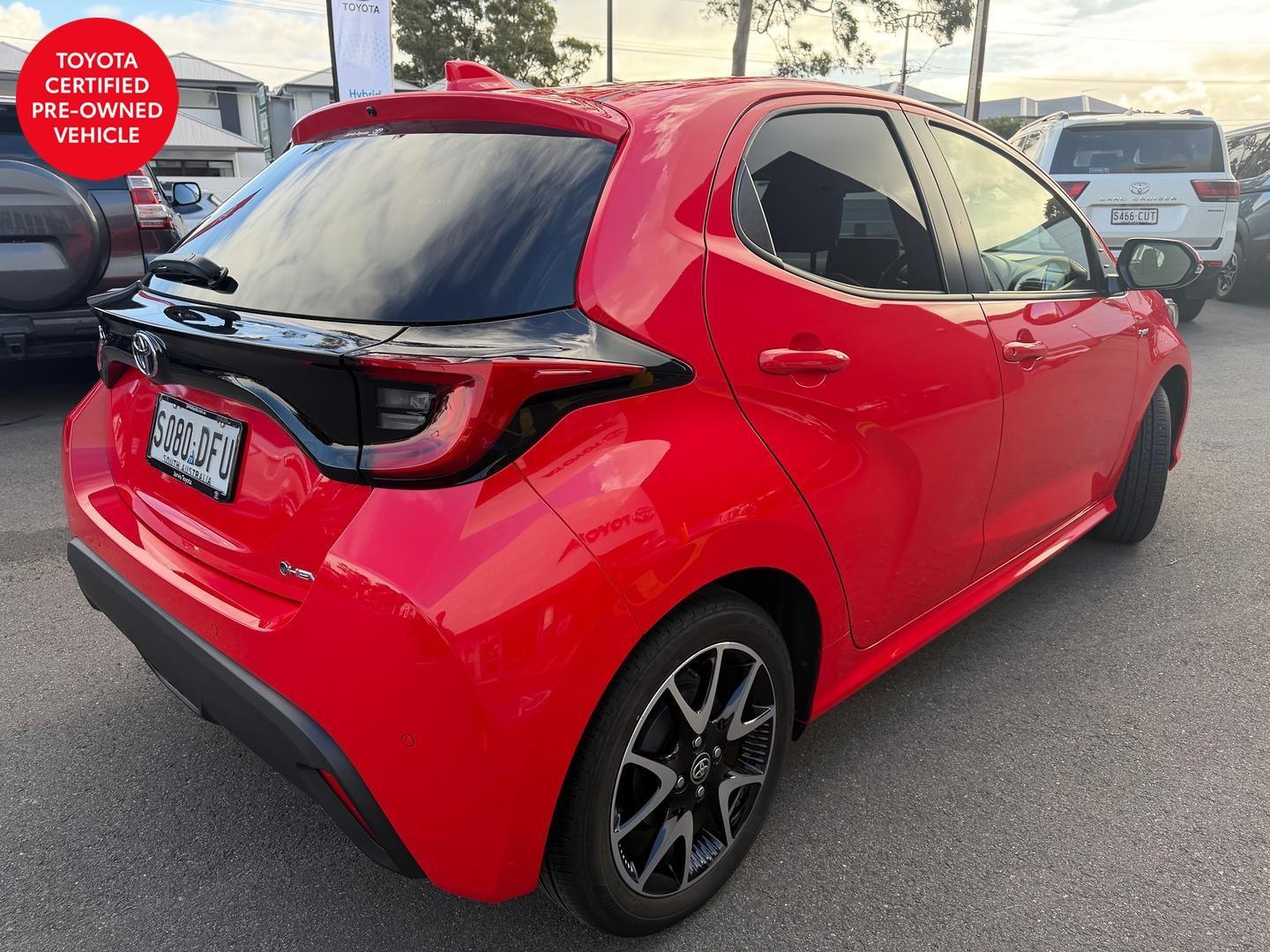 2025 Toyota Yaris SX Hybrid — photo 6