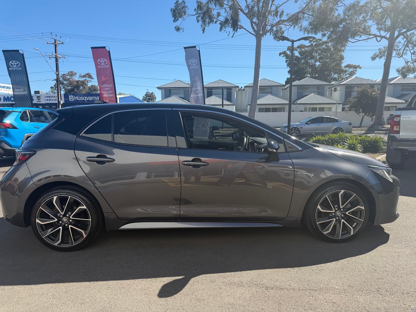 2021 Toyota Corolla ZR Hybrid — photo 10
