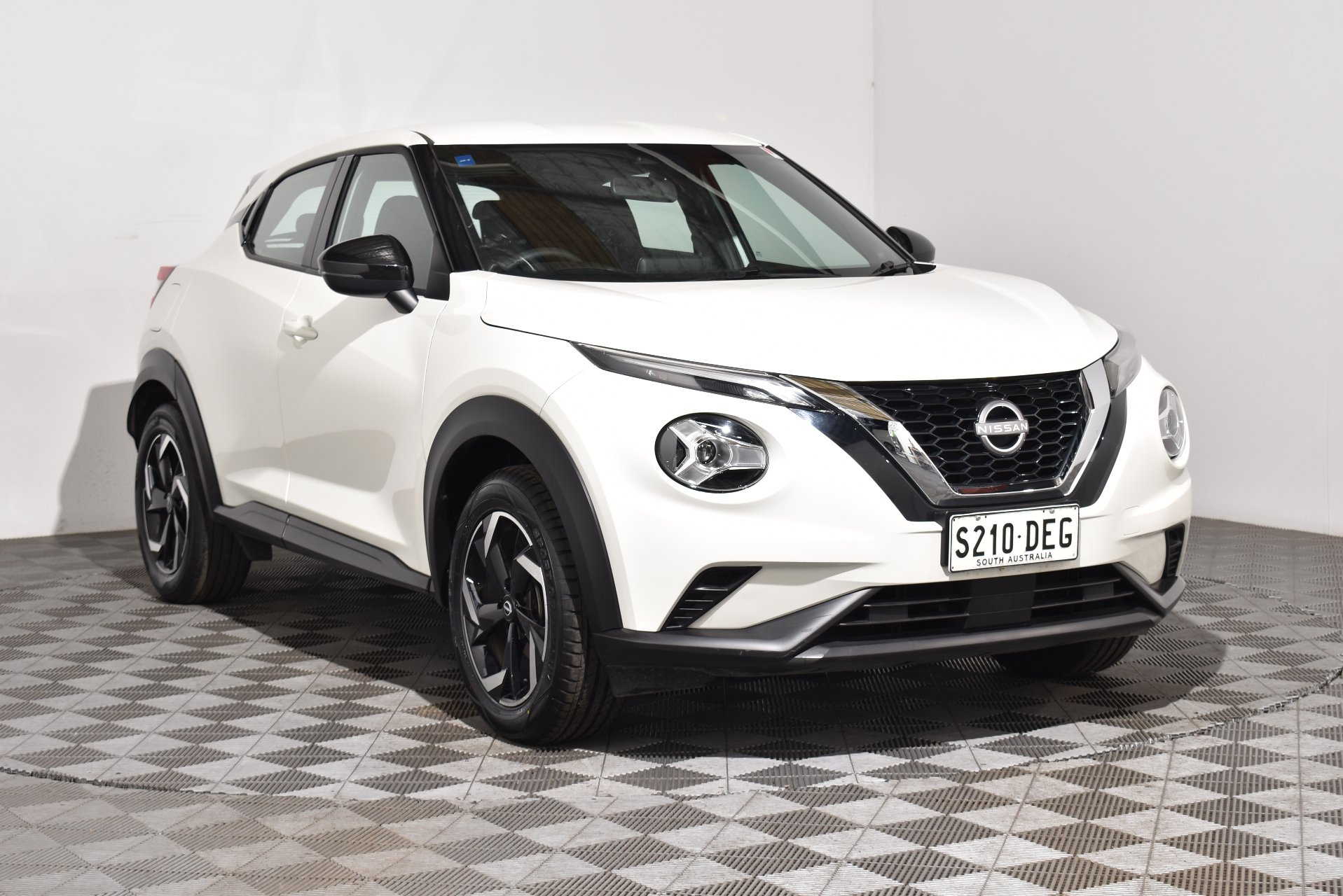 2023 Nissan JUKE ST — photo 1