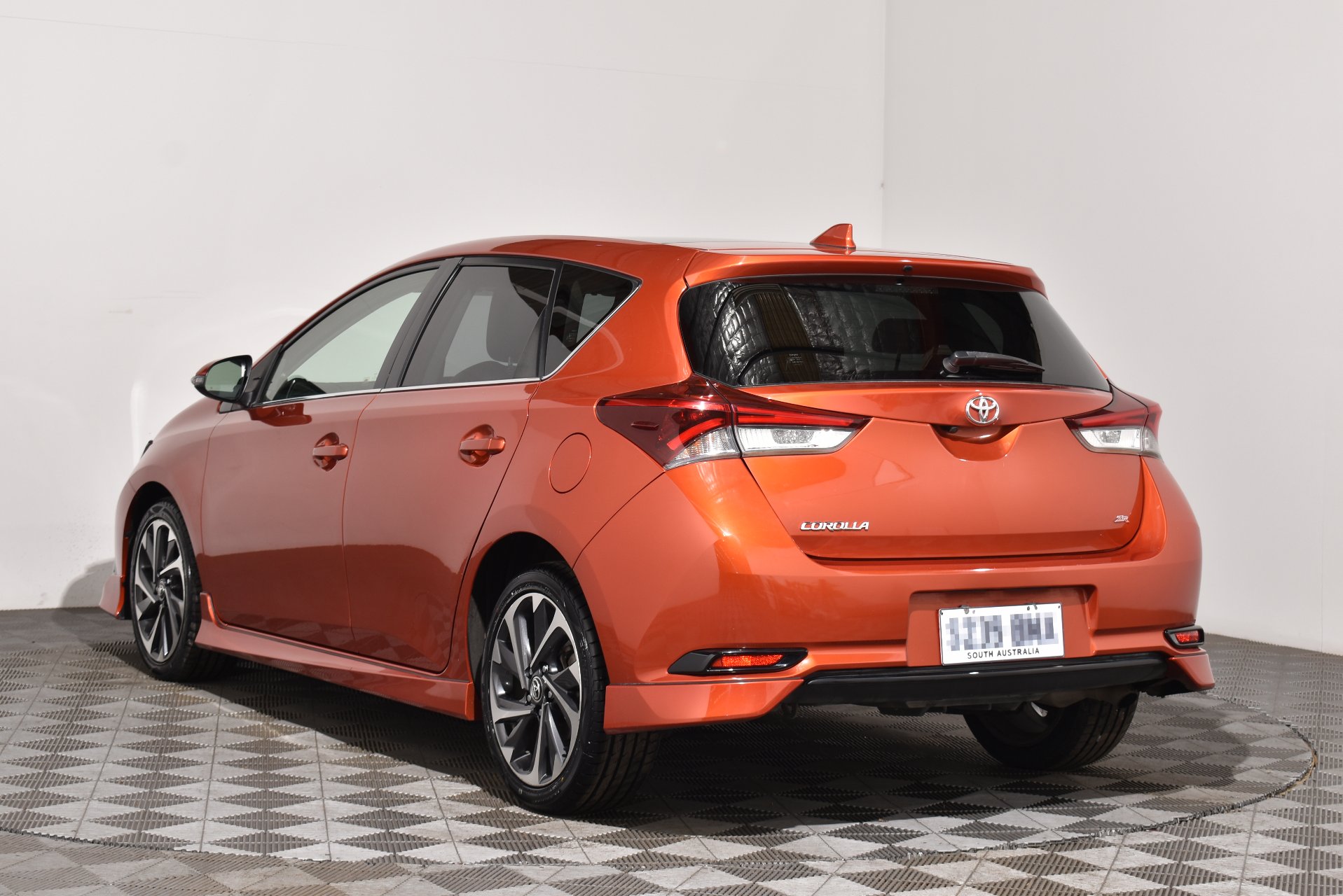 2015 Toyota Corolla ZR — photo 2