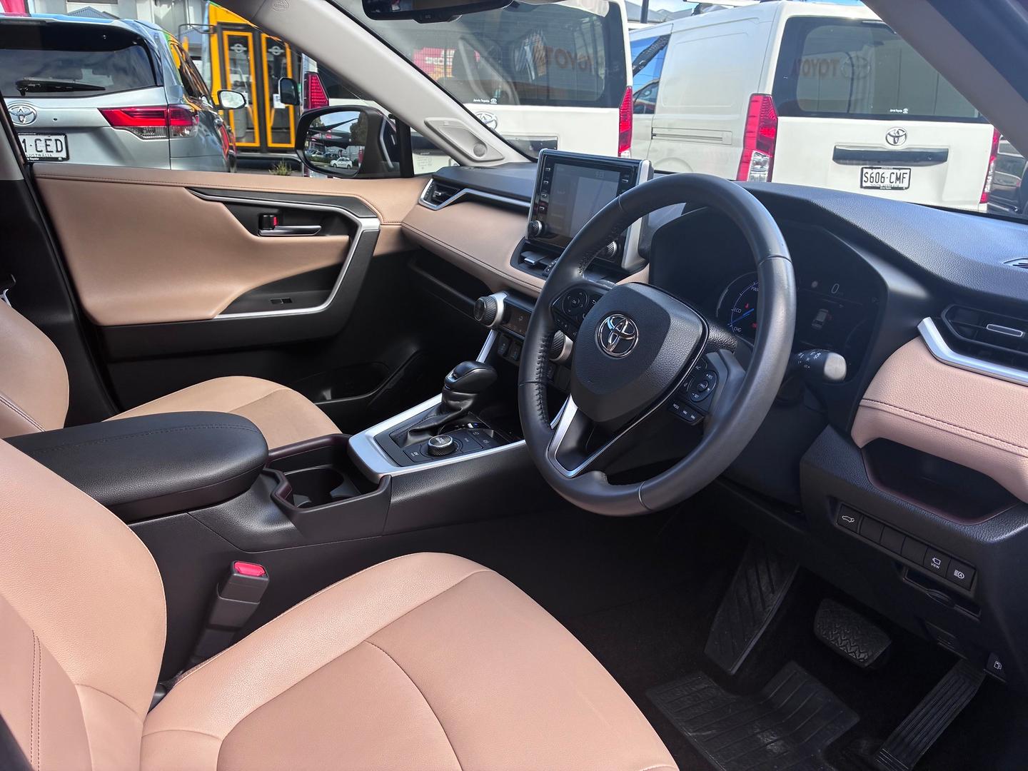 2020 Toyota RAV4 Cruiser — photo 4