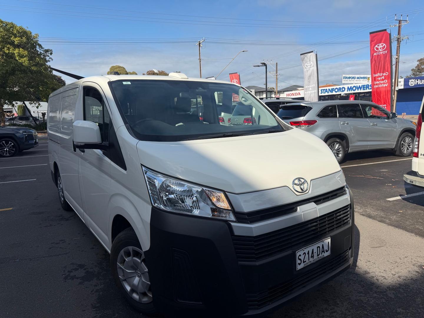 2024 Toyota Hiace — photo 1