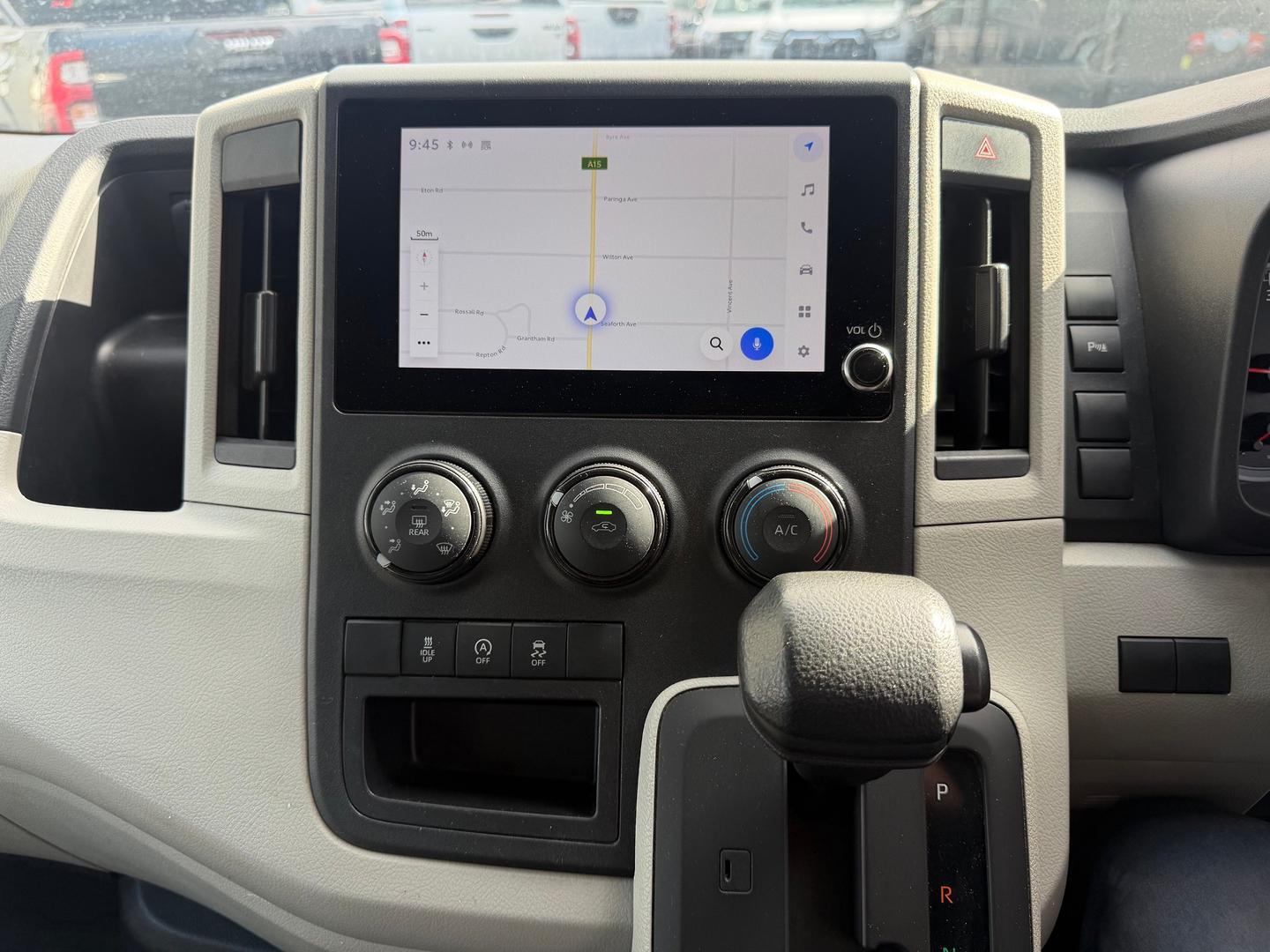2024 Toyota Hiace — photo 13