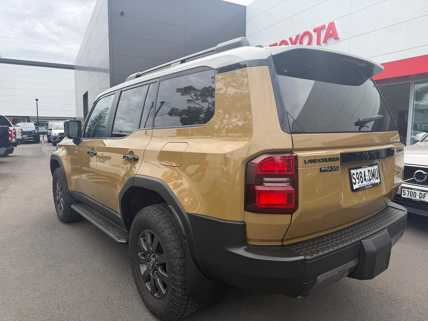 2025 Toyota Landcruiser Prado Altitude — photo 5