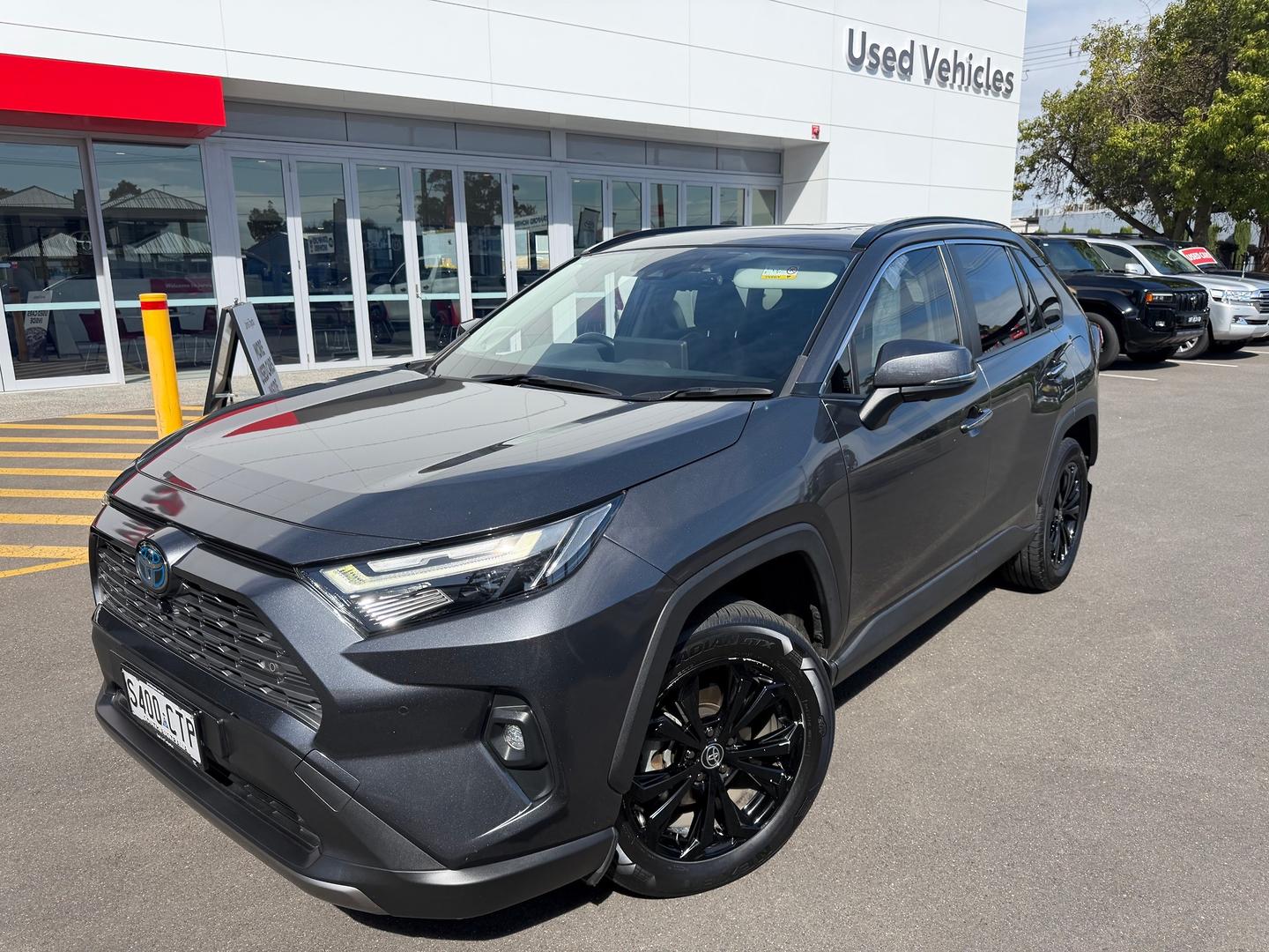2022 Toyota RAV4 Cruiser — photo 1