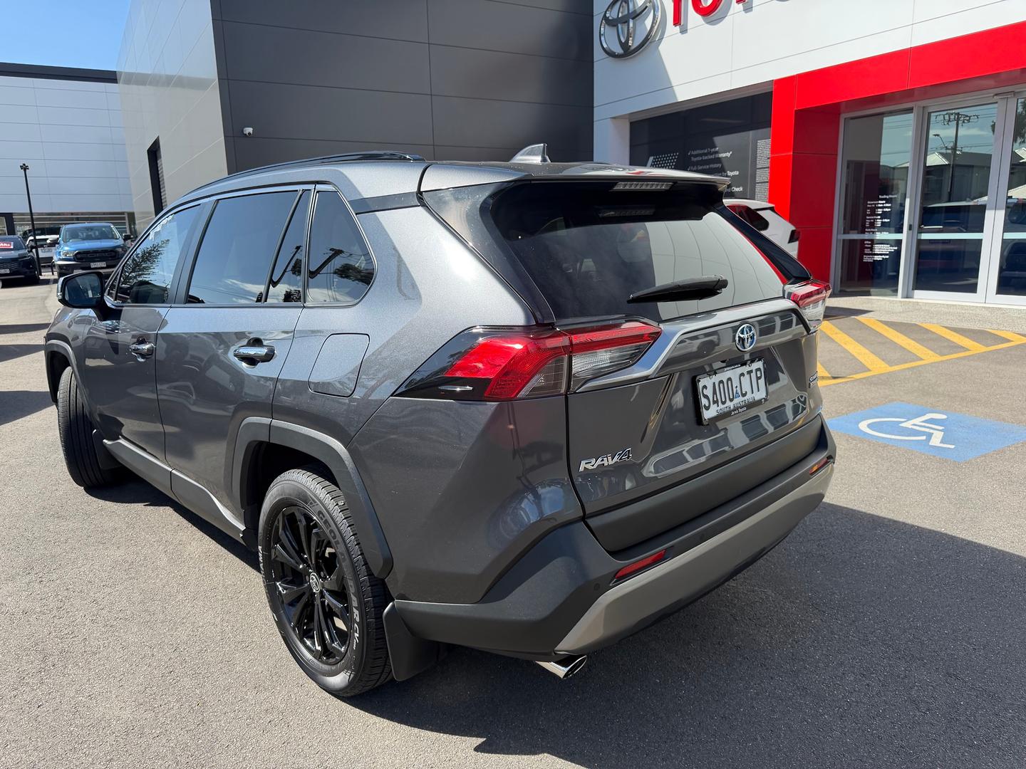 2022 Toyota RAV4 Cruiser — photo 12
