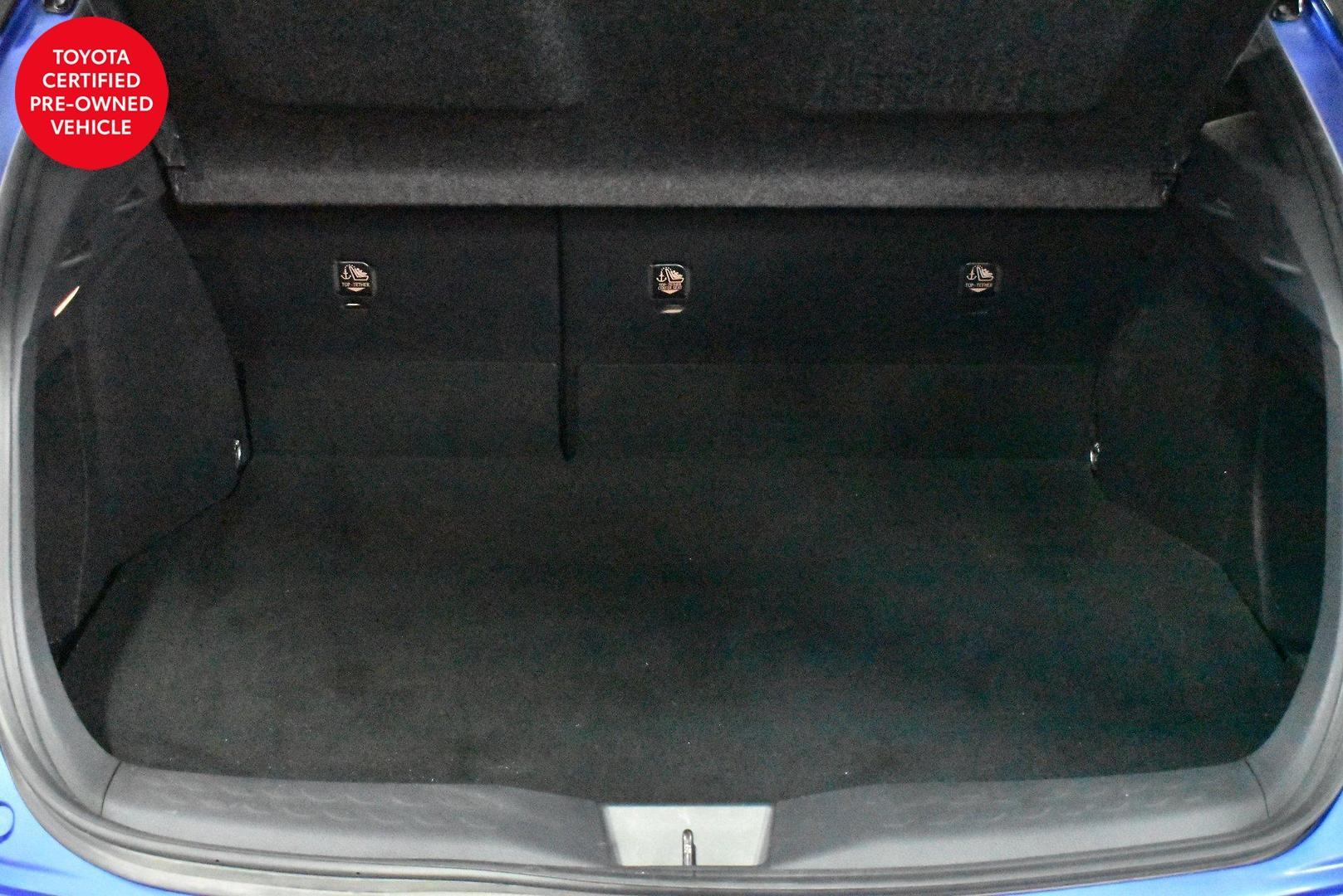2019 Toyota C-HR — photo 16 of 27