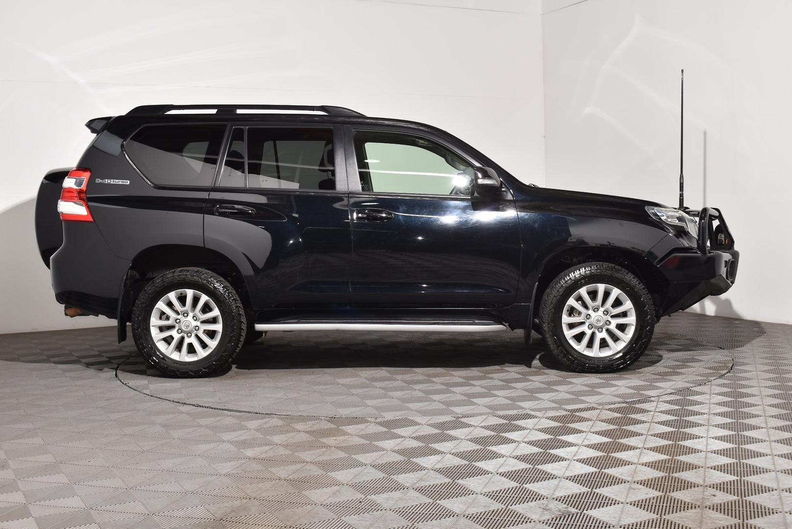 2017 Toyota Landcruiser Prado VX — photo 10