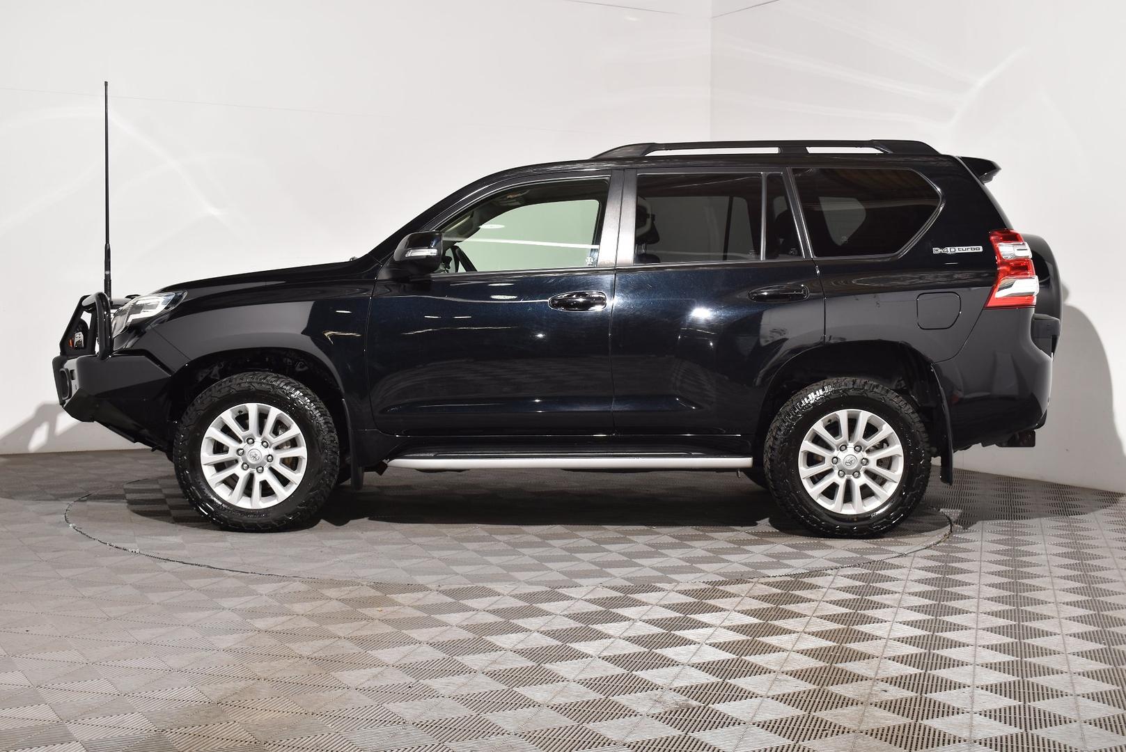 2017 Toyota Landcruiser Prado VX — photo 11