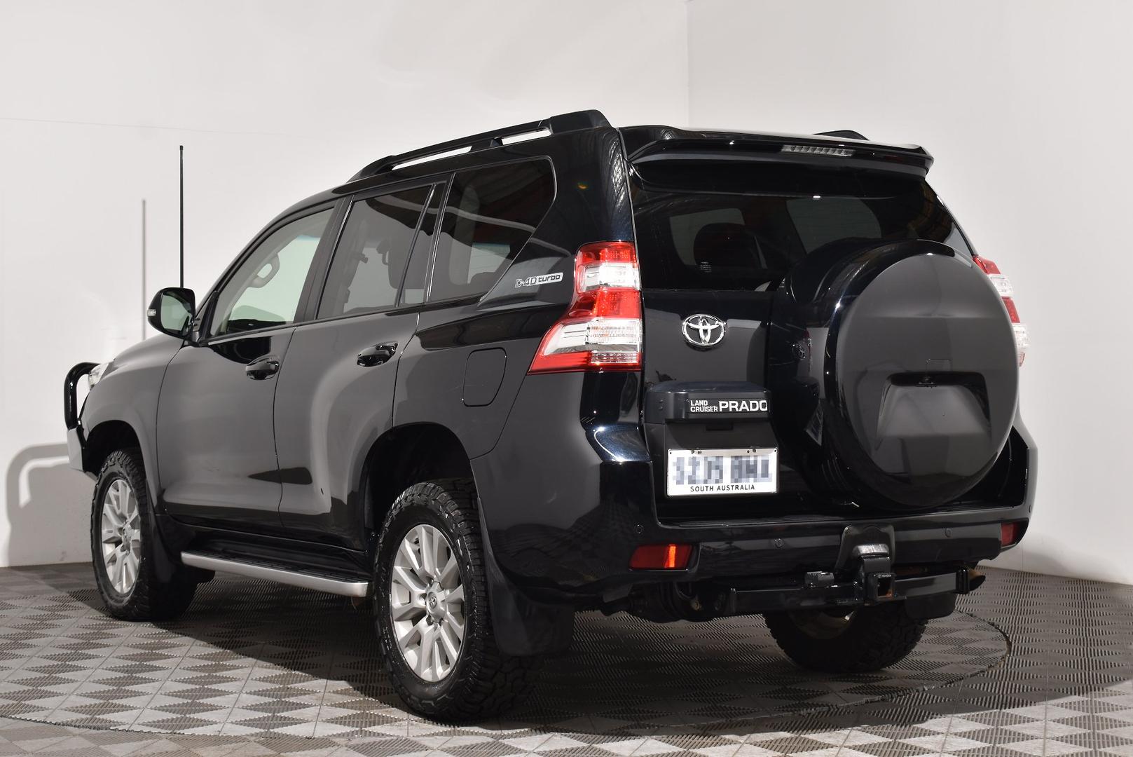 2017 Toyota Landcruiser Prado VX — photo 2