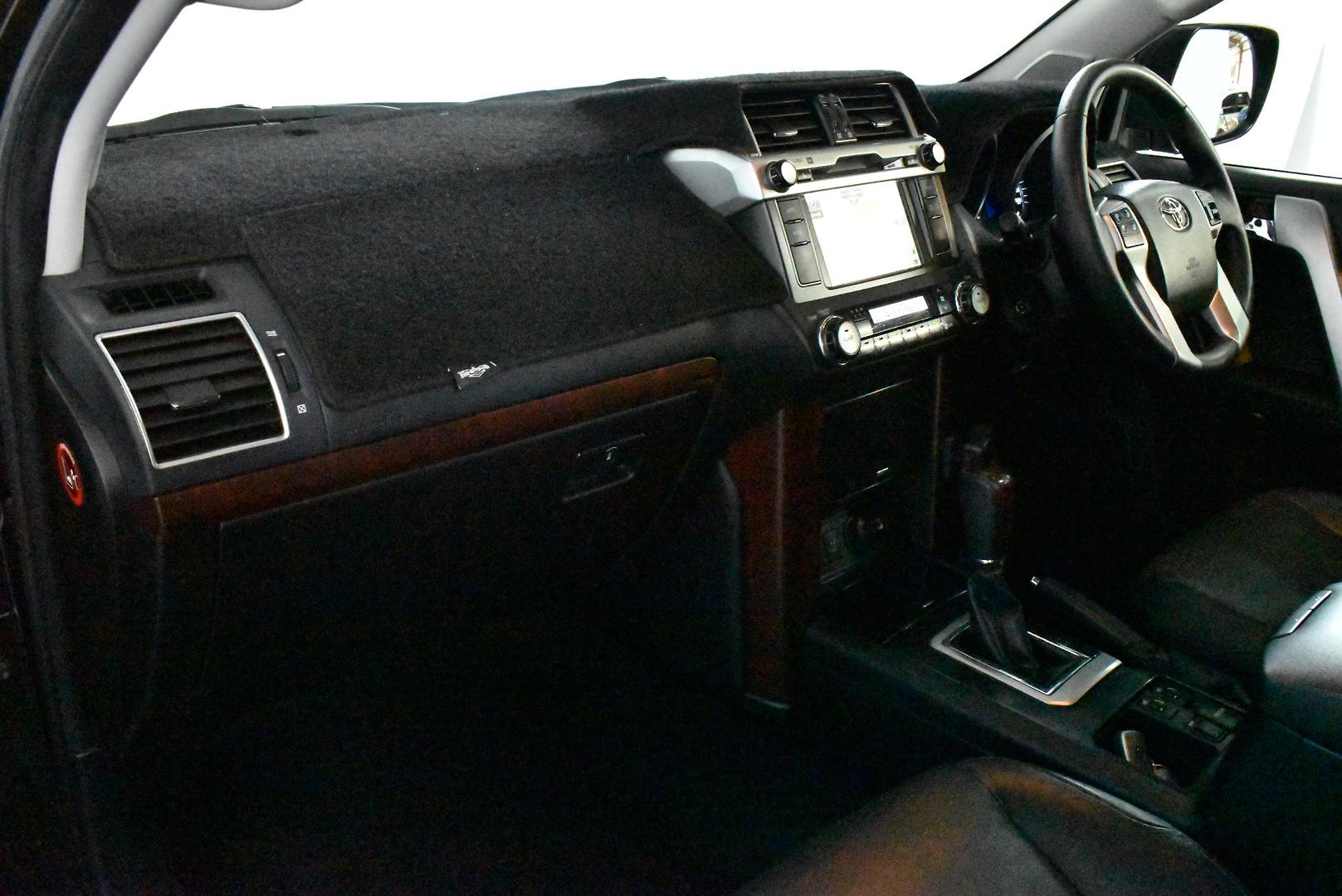 2017 Toyota Landcruiser Prado VX — photo 6
