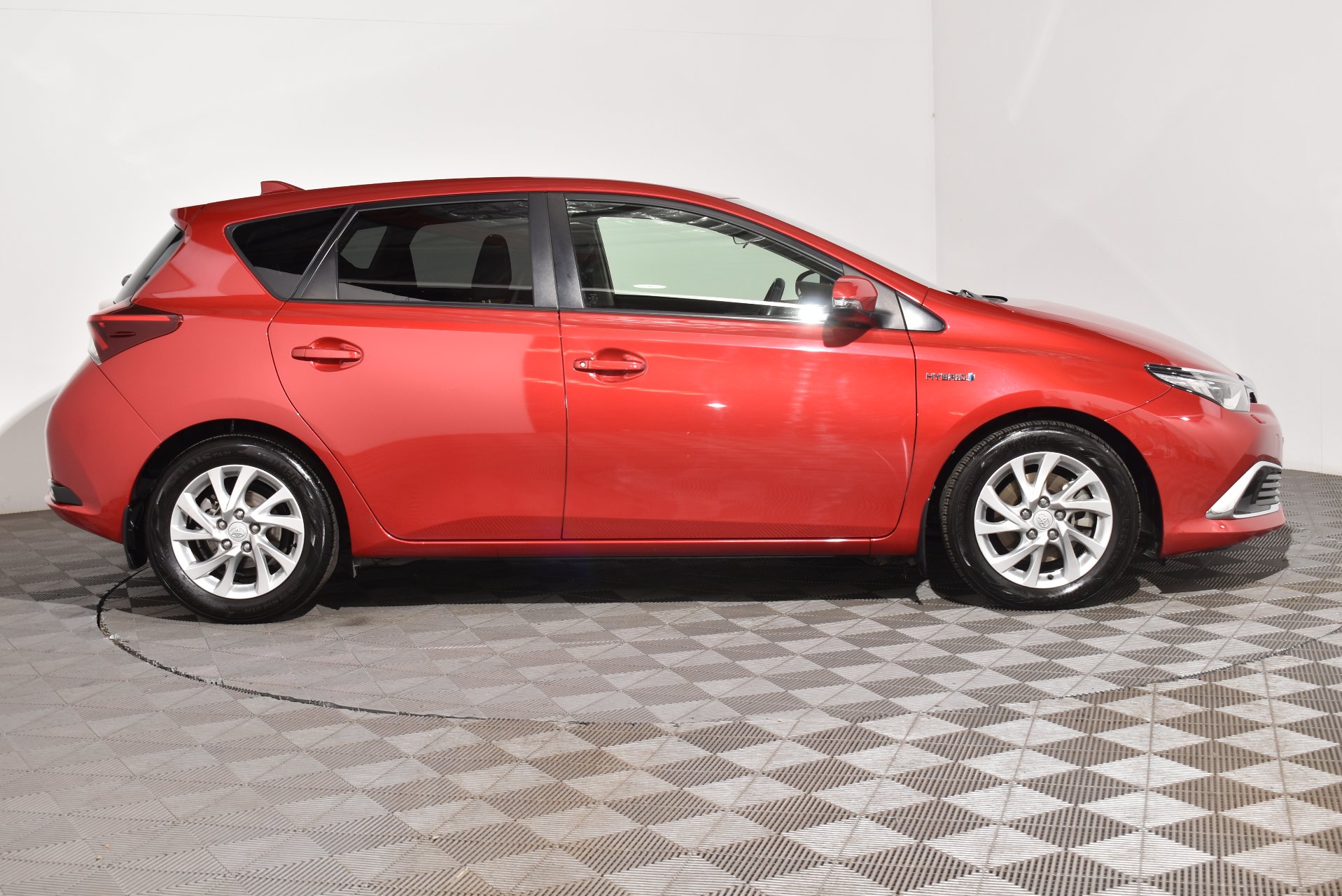 2017 Toyota Corolla Hybrid — photo 11