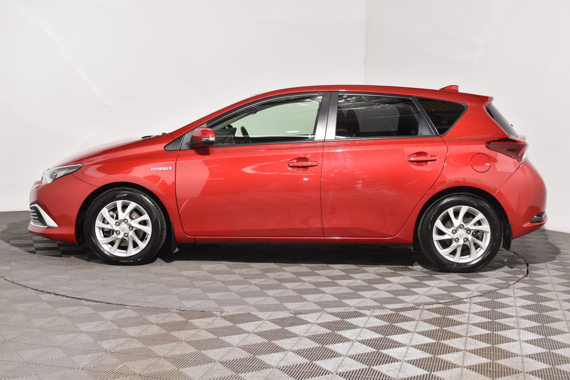 2017 Toyota Corolla Hybrid — photo 12