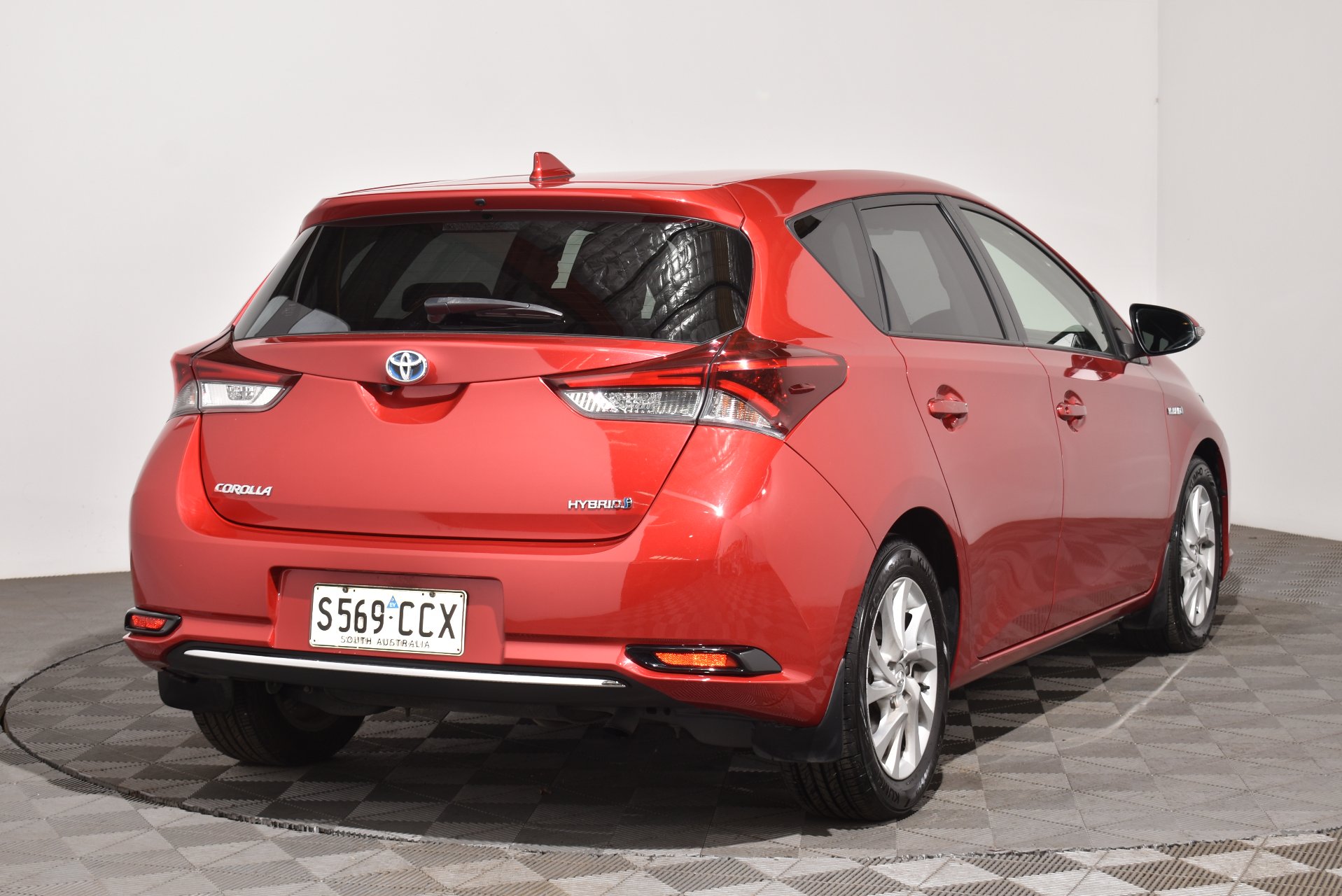 2017 Toyota Corolla Hybrid — photo 15