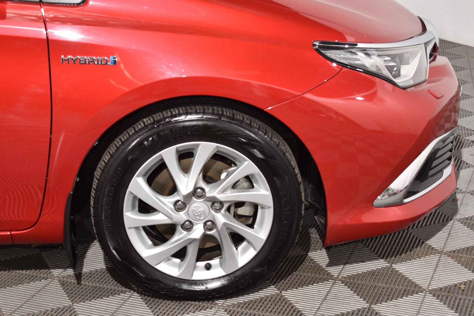 2017 Toyota Corolla Hybrid — photo 19