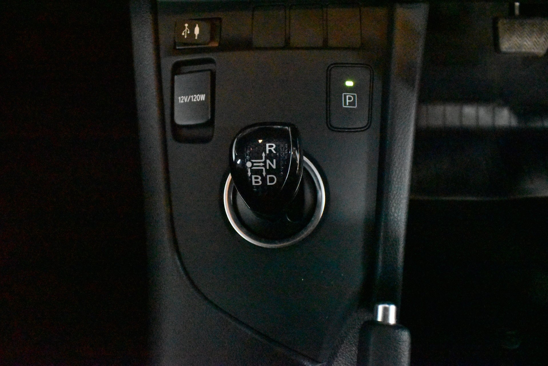 2017 Toyota Corolla Hybrid — photo 21