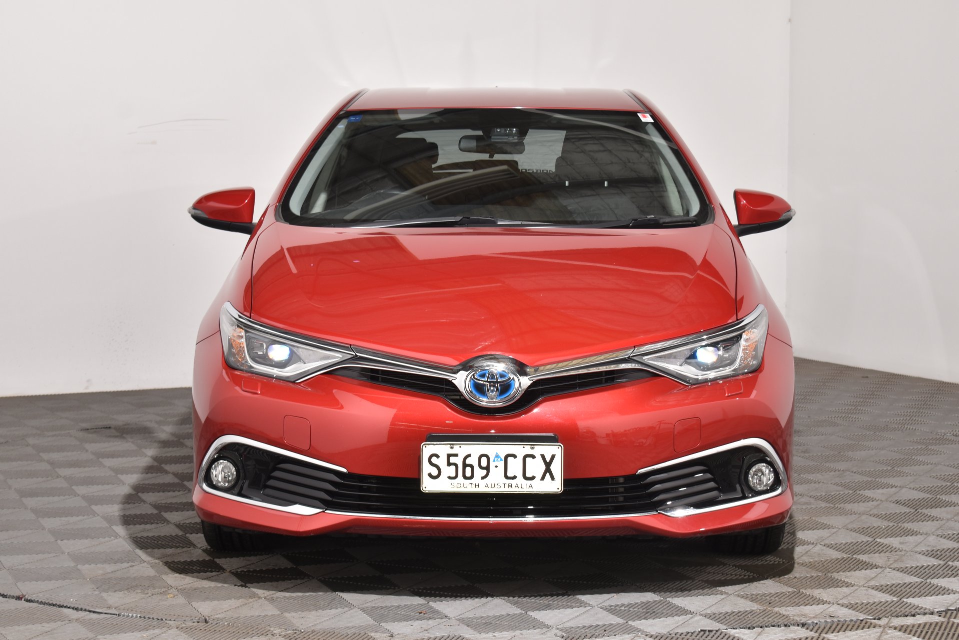 2017 Toyota Corolla Hybrid — photo 3