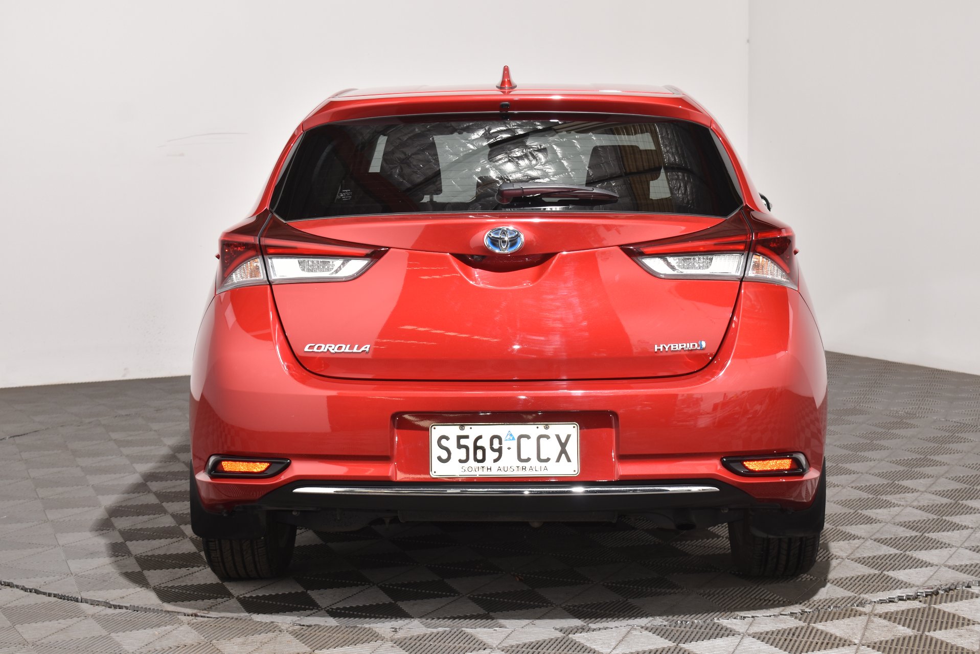 2017 Toyota Corolla Hybrid — photo 4