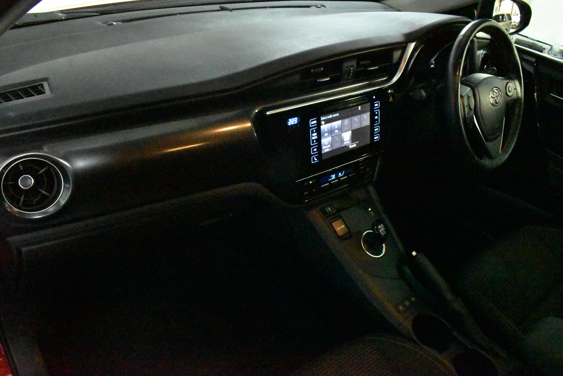 2017 Toyota Corolla Hybrid — photo 6