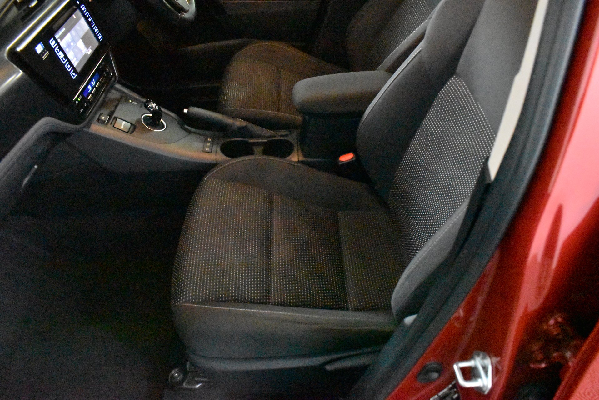 2017 Toyota Corolla Hybrid — photo 8