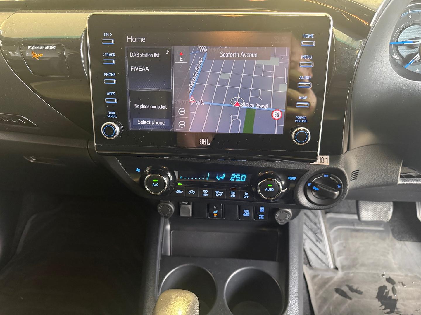 2021 Toyota Hilux Rugged X — photo 10
