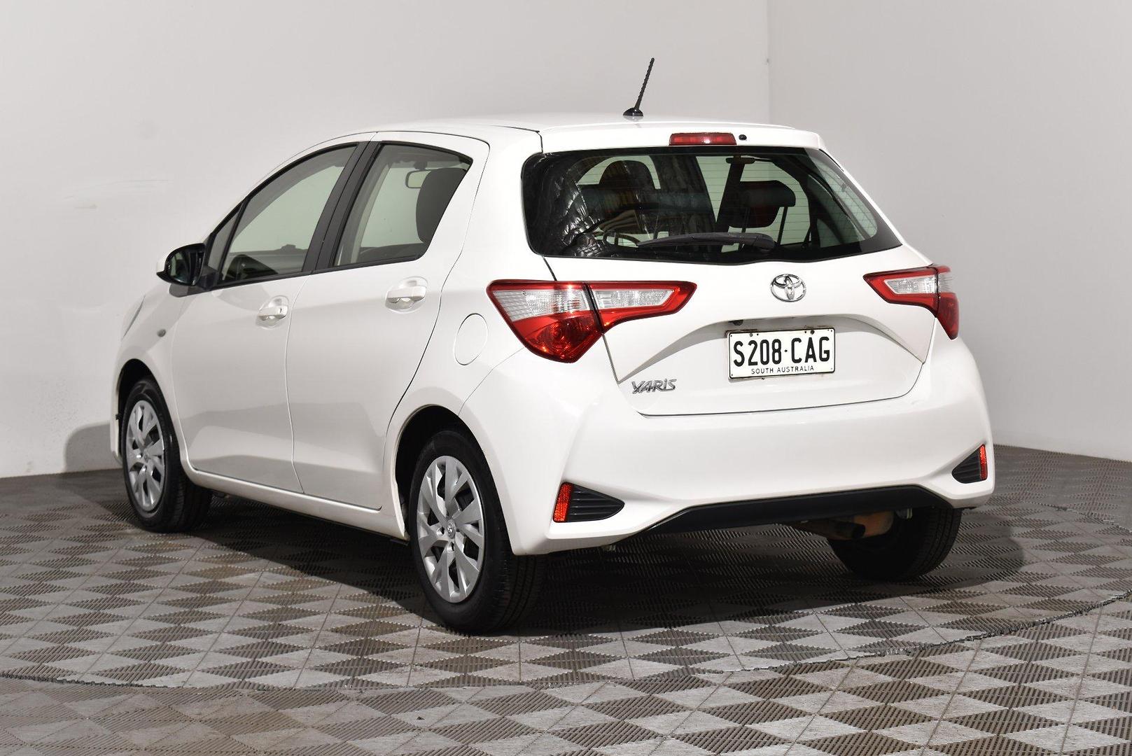2019 Toyota Yaris Ascent — photo 2