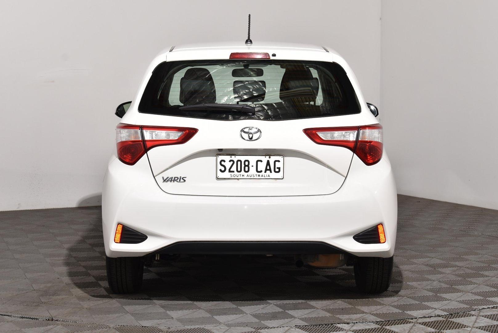 2019 Toyota Yaris Ascent — photo 4