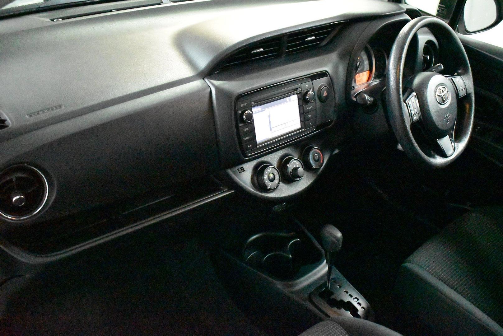 2019 Toyota Yaris Ascent — photo 6