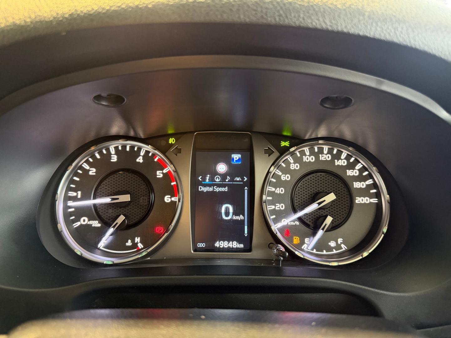 2022 Toyota Hilux SR5 — photo 11