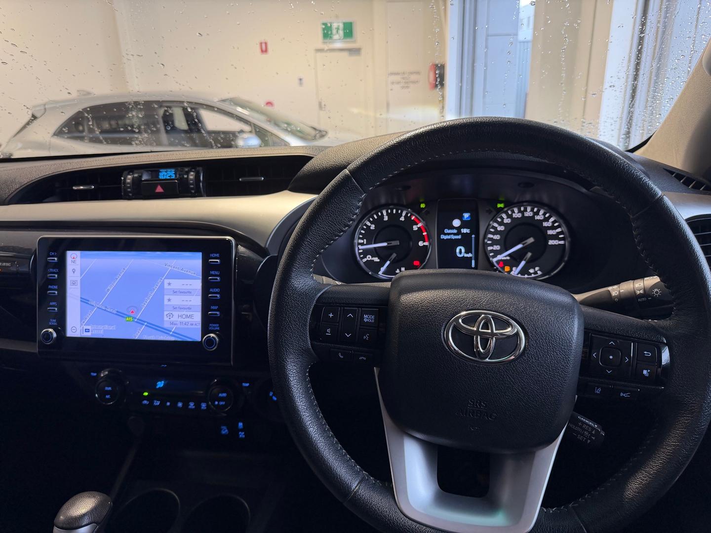 2022 Toyota Hilux SR5 — photo 12