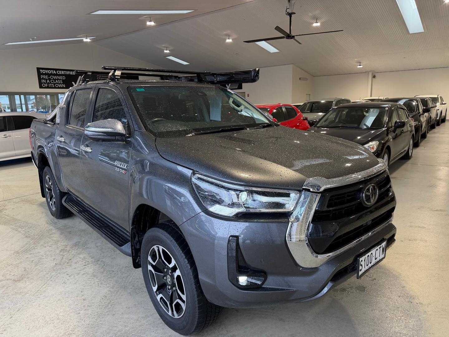 2022 Toyota Hilux SR5 — photo 8