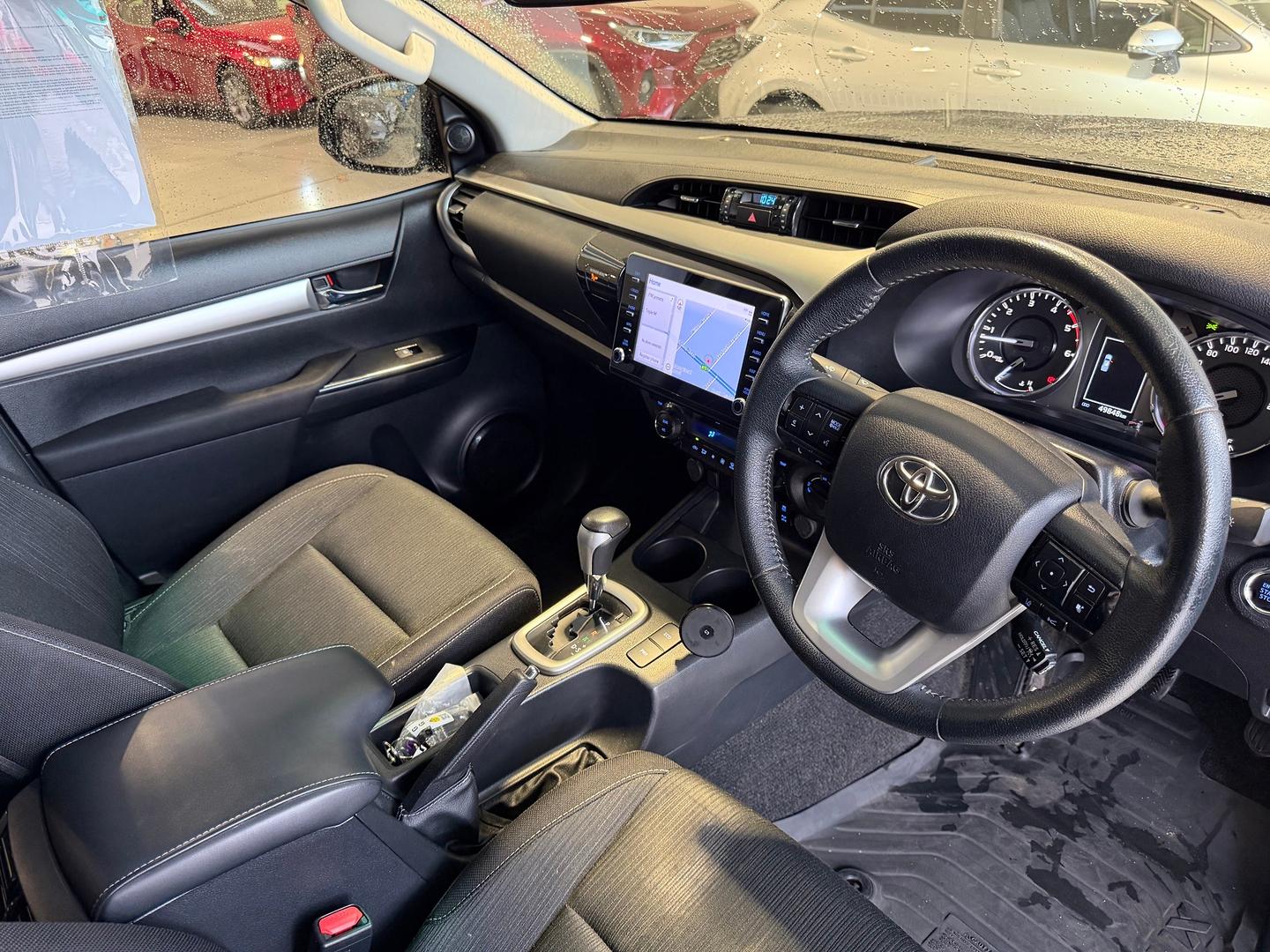 2022 Toyota Hilux SR5 — photo 9