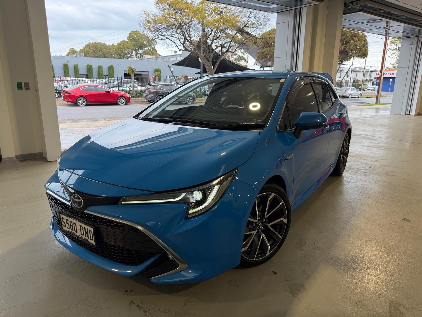 2022 Toyota Corolla ZR Hybrid — photo 1