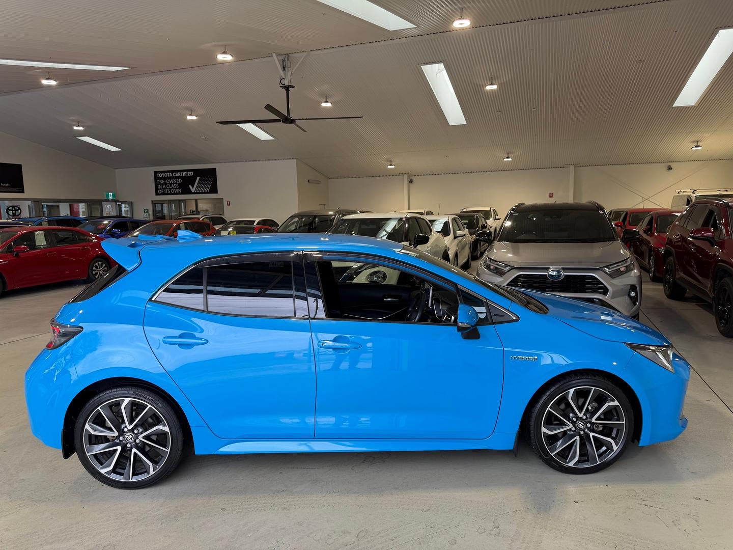 2022 Toyota Corolla ZR Hybrid — photo 5