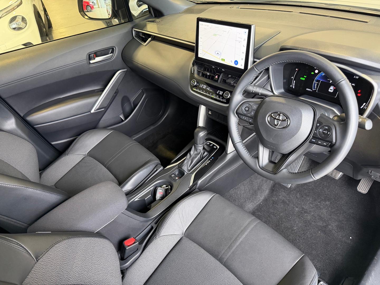 2023 Toyota Corolla Cross GXL — photo 4