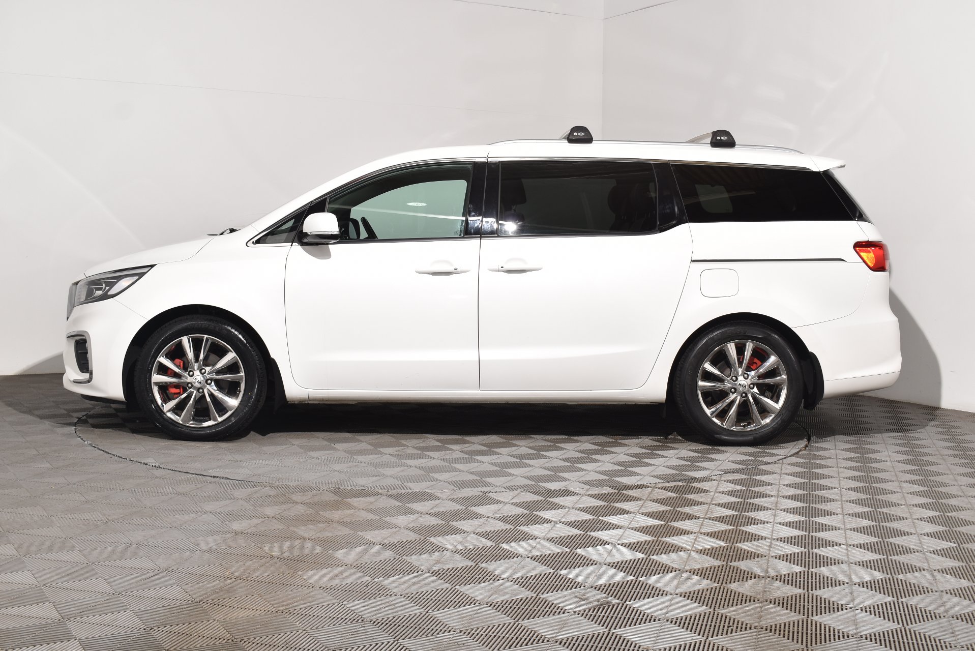 2019 Kia Carnival Platinum — photo 11