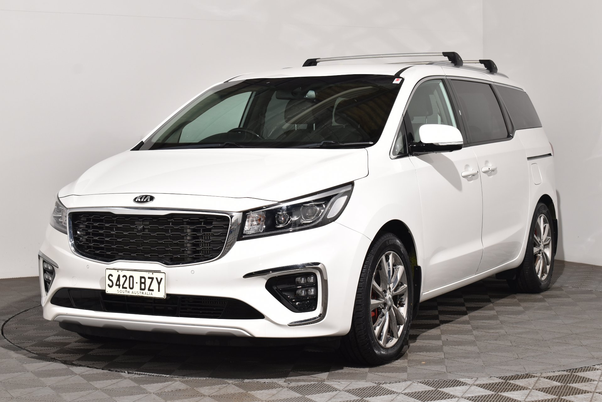 2019 Kia Carnival Platinum — photo 13