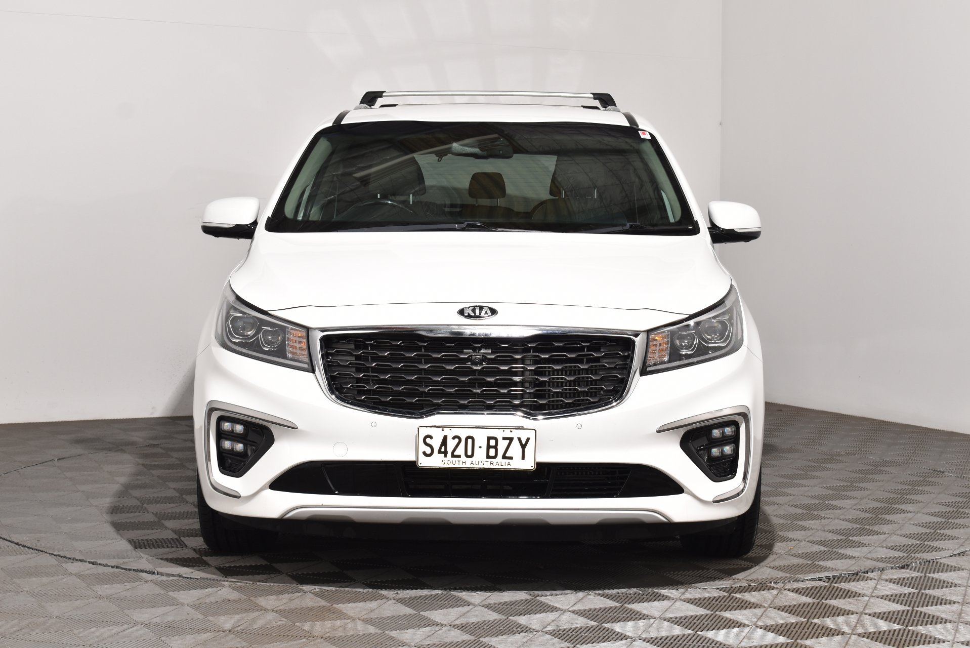 2019 Kia Carnival Platinum — photo 3
