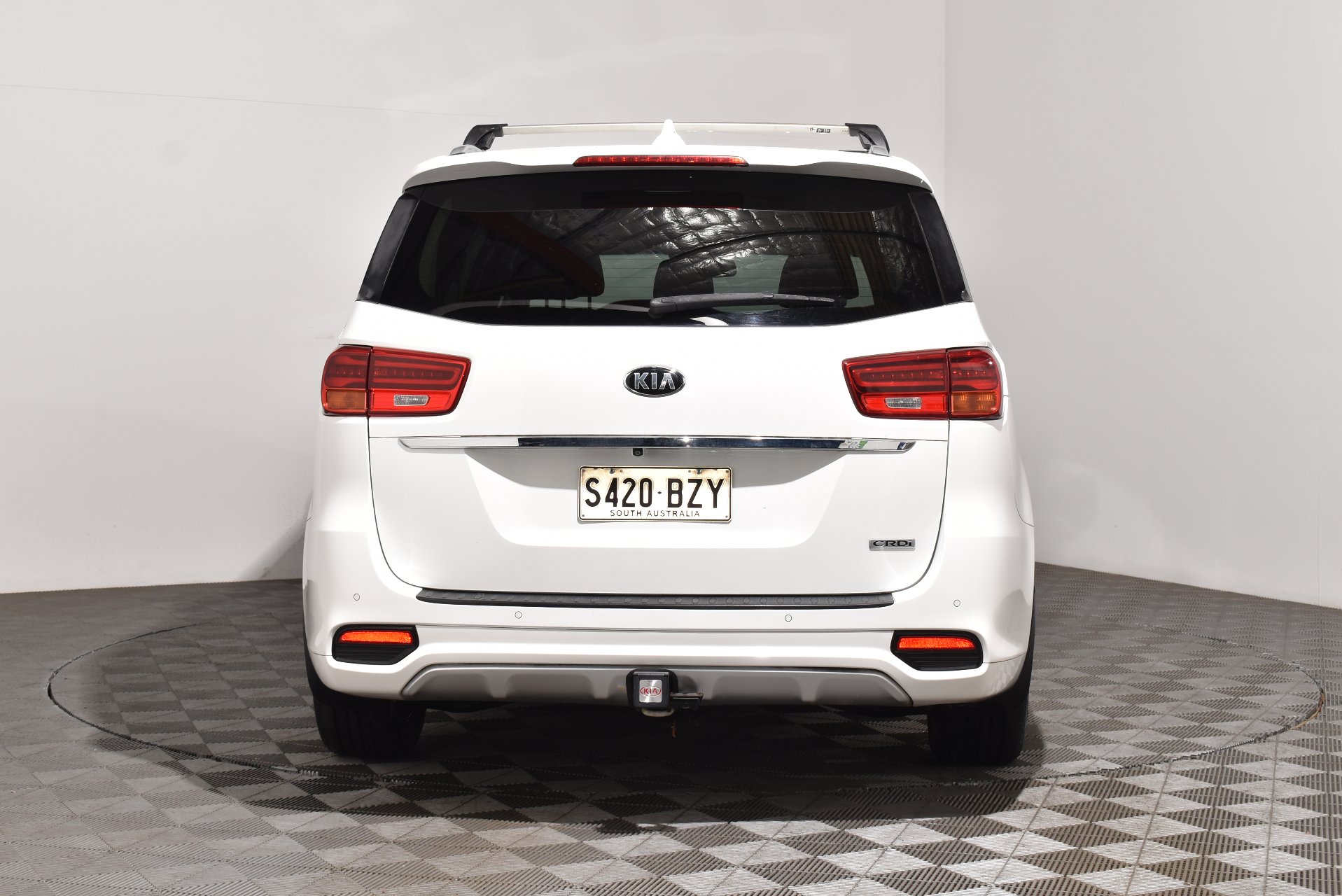 2019 Kia Carnival Platinum — photo 4