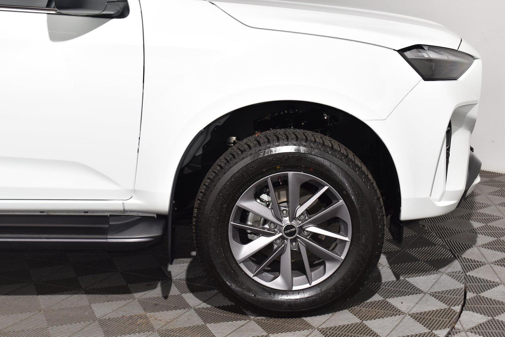 2026 Isuzu MU-X LSU — photo 19