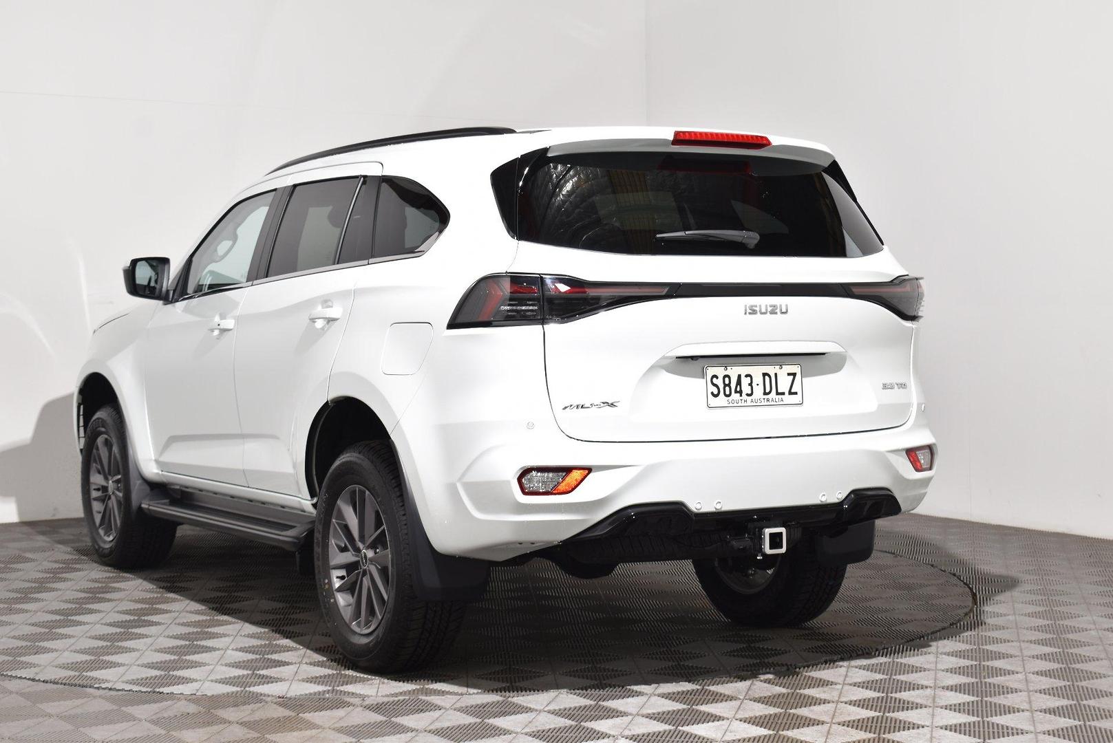 2026 Isuzu MU-X LSU — photo 2