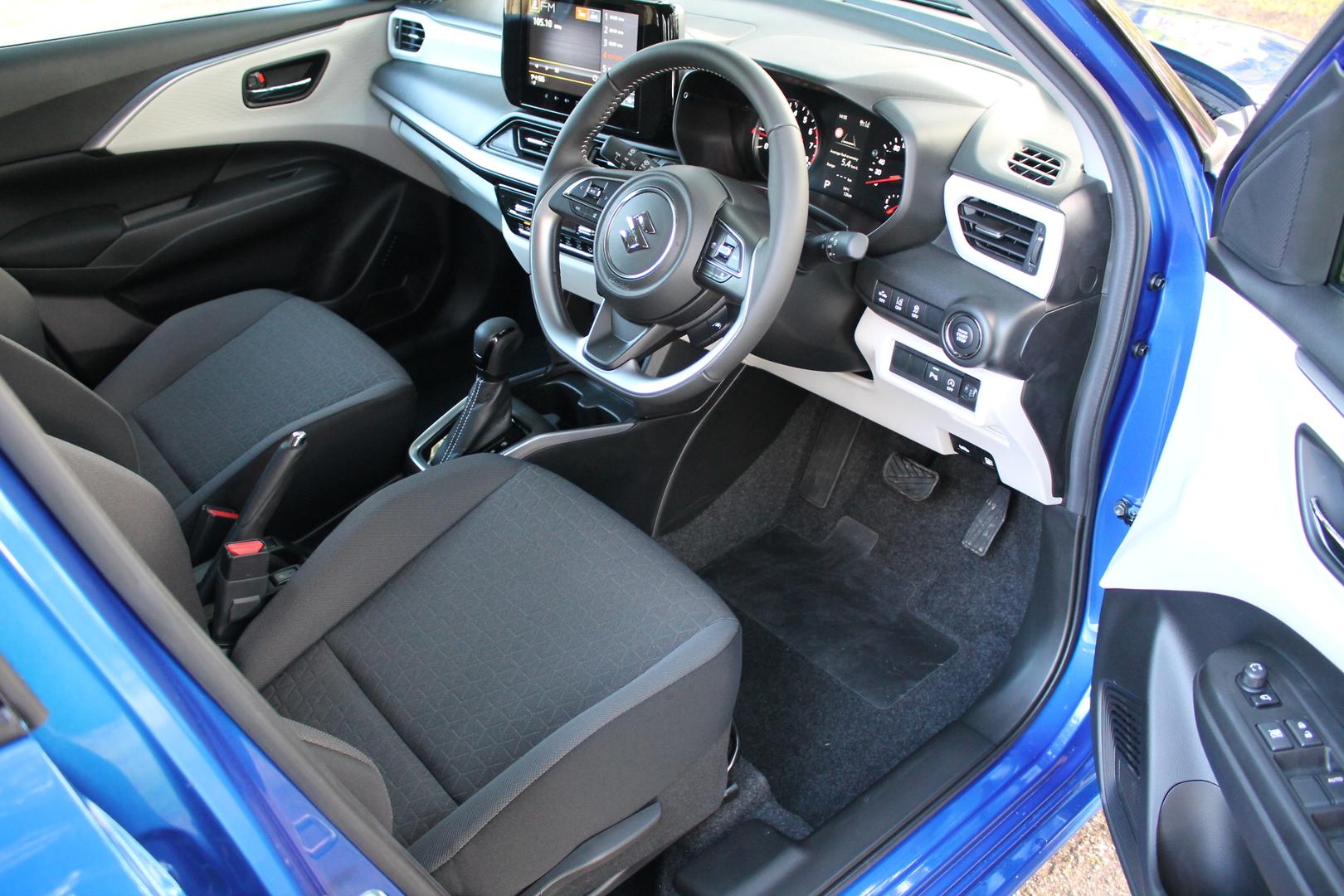 2025 Suzuki Swift Hybrid GLX — photo 10
