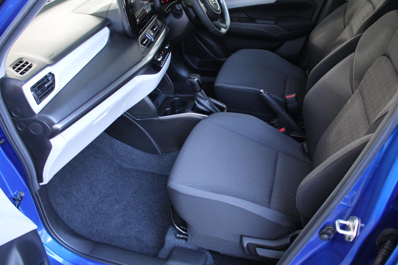 2025 Suzuki Swift Hybrid GLX — photo 15